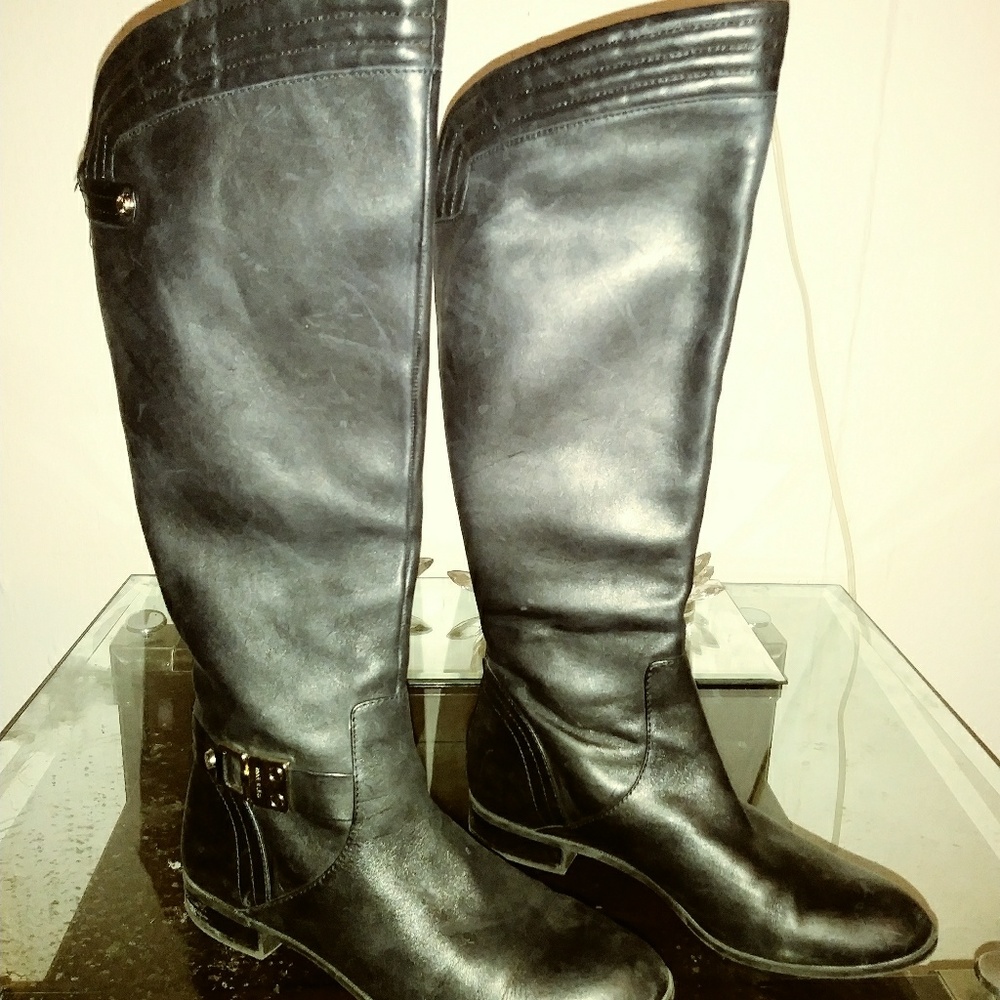 Black boots